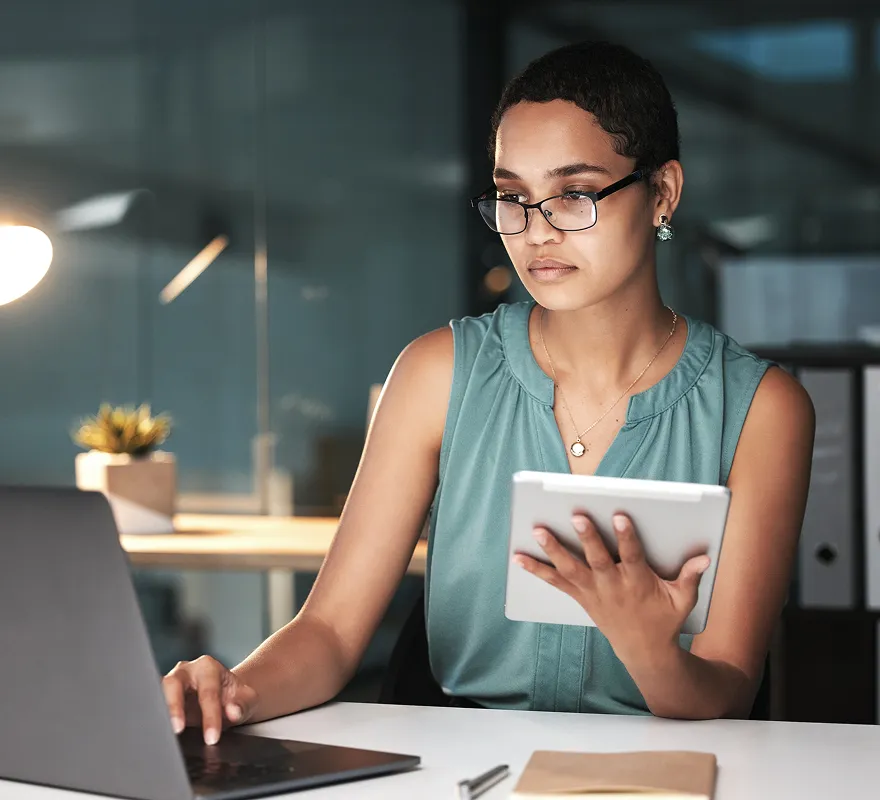 woman-at-laptop-studies-gaap-compliance